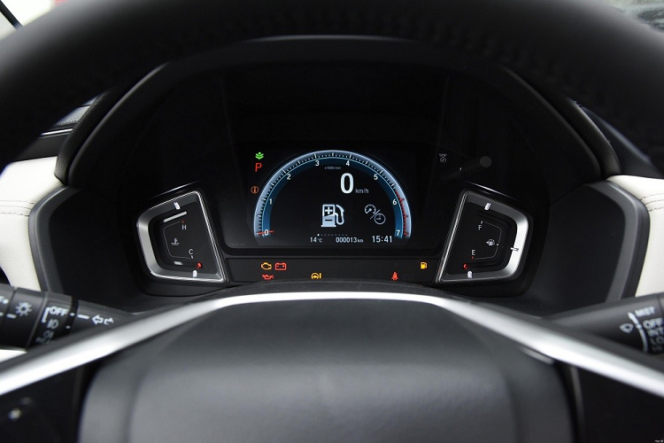 Khi mua mẫu sedan này, khách hàng Trung Quốc có thể chọn các màu sơn ngoại thất như trắng, đỏ và xanh dương. Trong đó, trắng và đỏ là hai màu sơn mới. Nếu chọn xe màu trắng, khách hàng sẽ phải trả thêm tiền.