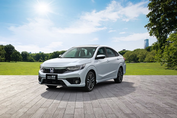Không chỉ tiện nghi, Honda Envix 2022 còn an toàn với gói công nghệ Honda Sensing. Gói công nghệ an toàn chủ động này mang đến những tính năng như hệ thống kiểm soát hành trình thích ứng với dải tốc độ thấp và hệ thống hỗ trợ giữ làn đường cho xe. Camera lùi và camera cập lề Honda LaneWatch cũng có trên mẫu sedan này.