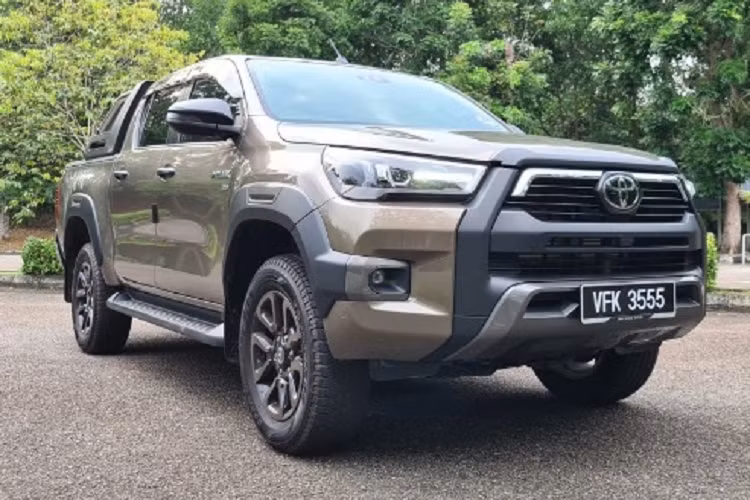 Được biết, vào giữa tháng 12 này, Toyota Hilux Rogue 2023 mới đã thử nghiệm tại Thái Lan. Điều này đồng nghĩa, khả năng cao xe sẽ được ra mắt tại khu vực Đông Nam Á và Ford Ranger Raptor sẽ có thêm một đối thủ xứng tầm.