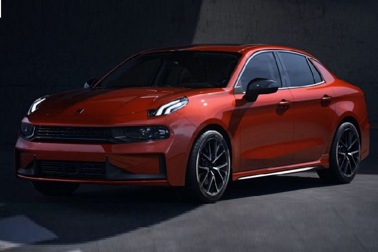 Cụ thể, mẫu xe sedan Lynk &amp; Co 03 2023 nhận được bộ cản trước mới trông thể thao hơn, tích hợp các khe gió mới.