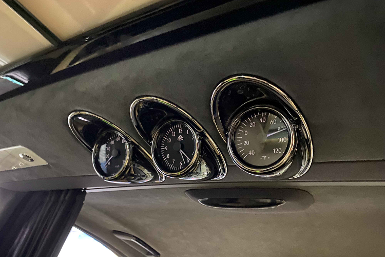 Maybach 62S vẫn được trang bị khối động cơ V12, dung tích 5.5 lít tương tự như bản tiêu chuẩn, tuy nhiên, các kỹ sư AMG đã tinh chỉnh lại "trái tim" này để mang đến công suất tối đa 612 mã lực và mô-men xoắn cực đại 1.000 Nm.