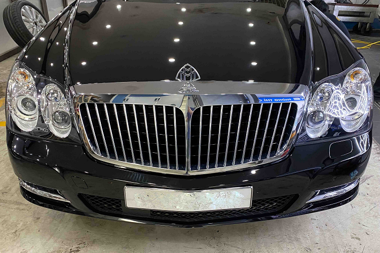 Được biết, vị chủ sở hữu của một chiếc Maybach 62S siêu sang đã đưa ra một quyết định táo bạo khi bỏ ra số tiền hơn 10 tỷ đồng cùng khoảng thời gian lên tới xấp xỉ 5 năm để đưa chiếc xe này sang nhà máy chính hãng ở Đức để đại tu. Chiếc xe đã được làm mới tất cả các chi tiết, các chuyên gia Đức cũng đưa mẫu xe này về trạng thái như vừa mới xuất xưởng.