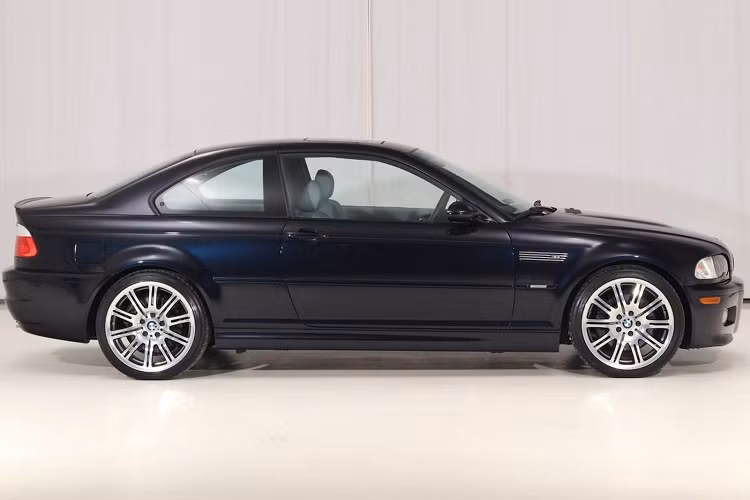 Mẫu xe này được ngợi khen bởi hiệu năng ấn tượng cùng khả năng xử lý nhạy bén đặc biệt ở những khúc cua. Tính đến nay cho dù đã khoảng 20 năm kể từ khi BMW M3 bản E46 còn thịnh hành, chiếc xe này đã trở thành một món đồ sưu tập được nhiều người chơi xe ao ước. Gía bán của những chiếc M3 E46 hiện không hề rẻ, đặc biệt là phiên bản M3 CSL.