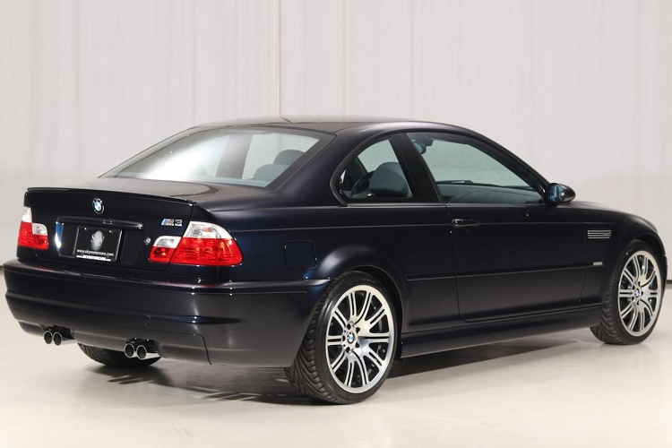 Cho đến thời điểm hiện tại, BMW M3 E46 vẫn luôn là mẫu xe gây ấn tượng không chỉ ở giá trị sưu tầm mà còn liên quan đến khả năng xử lý thuần túy có phần “đơn sơ” của một trong những mẫu xe ra đời vào đầu thế kỷ 21.