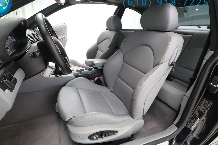 Phiên bản BMW M3 của E46 3 Series được sản xuất với hai phiên bản xe coupe và mui trần. BMW M3 E46 được trang bị động cơ 6 xi lanh thẳng hàng S54 và có thời gian tăng tốc 0-100 km/h trong vòng 5,1 giây đối với bản coupe cùng trang bị hộp số sàn hoặc SMG-II. Tốc độ tối đa của xe được giới hạn điện tử ở 250 km/h.