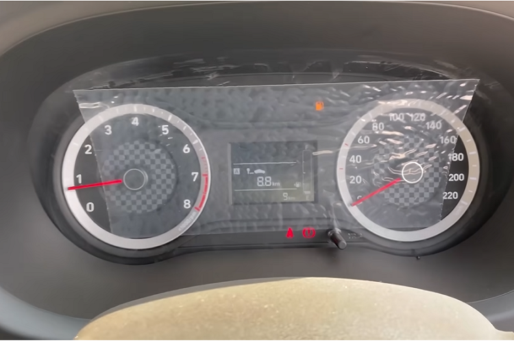 Trong vài tháng qua, doanh số của dòng xe cỡ nhỏ này có xu hướng giảm. Trong khi đó, Hyundai Santro - mẫu xe giá rẻ hơn Grand i10 Nios - đã bị "khai tử".