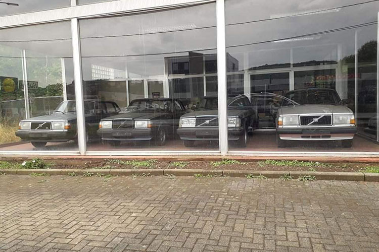 Trong gần 20 năm có mặt trên thị trường, Volvo 240 huyền thoại là dòng xe khá thành công. Cùng với "người anh em" 260, Volvo 240 đã mang về doanh số cộng dồn hơn 2,8 triệu chiếc trên toàn thế giới. Đến năm 1993, Volvo 240 đã chính thức bị ngừng bán.