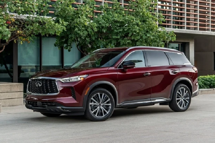 Đi kèm đó mức giá xe Infiniti QX60 2023 đã tăng đáng kể so với năm ngoái, từ 2.250 – 2.359 USD (khoảng 53 - 56 triệu đồng) tùy phiên bản. Thay đổi nhỏ nhưng được khách hàng trông đợi chính là tính năng sạc không dây trang bị tiêu chuẩn trên tất cả phiên bản.