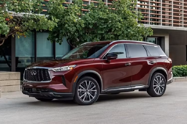 Đi kèm đó mức giá xe Infiniti QX60 2023 đã tăng đáng kể so với năm ngoái, từ 2.250 – 2.359 USD (khoảng 53 - 56 triệu đồng) tùy phiên bản. Thay đổi nhỏ nhưng được khách hàng trông đợi chính là tính năng sạc không dây trang bị tiêu chuẩn trên tất cả phiên bản.