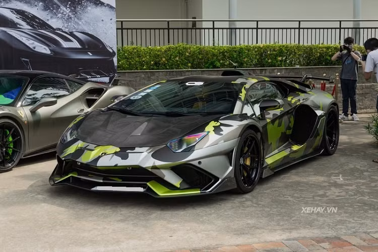 Ở dạng nguyên bản, Lamborghini Aventador tại Việt Nam đã mang trên mình thiết kế táo bạo và hầm hố nhưng sau khi "khoác" thêm bodykit Duke Dynamics thì sự hầm hố và dữ dằn đã được nâng lên vài lần.