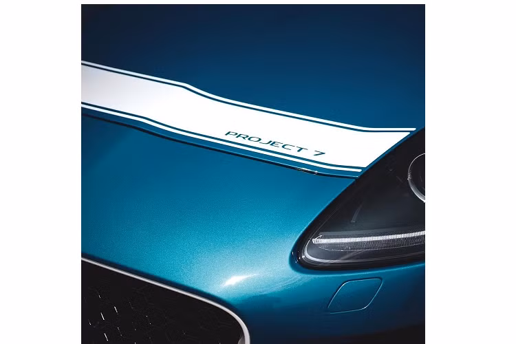 Ngay sau đó, nhà phân phối Jaguar Land Rover ở Malaysia xác nhận chỉ có 2 suất trong tổng số 250 chiếc Jaguar F-Type Project 7 sản xuất giới hạn trên toàn cầu.