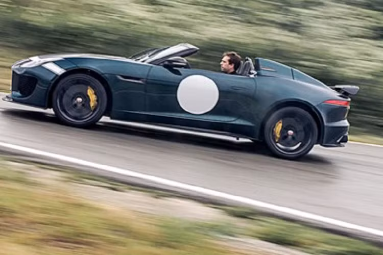 Ngoại hình xe được thửa y hệt chiếc Jaguar F-Type Project 7 ra mắt thế giới.