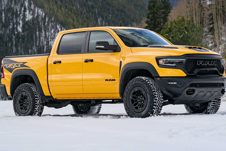 Ram vẫn chưa muốn dừng lại khi mới đây hãng cho ra mắt tiếp bản đặc biệt mang tên Havoc Edition, giá xe Ram 1500 TRX Havoc Edition khởi điểm lên tới 104.550 USD (tương đương khoảng 2,5 tỷ đồng) và dường như chỉ dành cho những người thực sự đam mê.