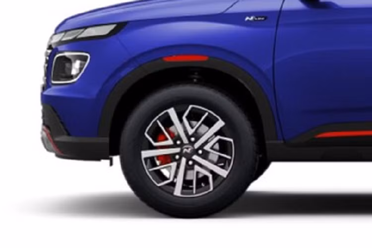 Ngoài ra, còn phải kể đến những trang bị an toàn của Hyundai Venue N Line 2022 như phanh đĩa trên 4 bánh, 6 túi khí, hệ thống kiểm soát thân xe, cân bằng điện tử, cảm biến đỗ xe phía sau, hỗ trợ khởi hành ngang dốc và cảnh báo áp suất lốp.