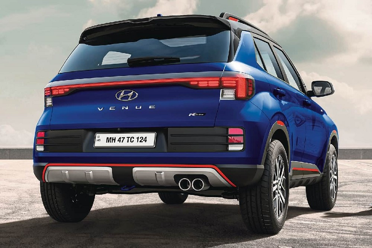 Nằm bên dưới nắp ca-pô của Hyundai Venue N Line 2022 tại thị trường Ấn Độ vẫn là động cơ xăng GDi 1.0L, sản sinh công suất tối đa 118 mã lực và mô-men xoắn cực đại 172 Nm. Động cơ này kết hợp cùng hộp số tự động ly hợp kép DCT 7 cấp chỉ dành cho phiên bản N Line.