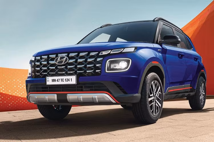 Đây là mẫu xe Hyundai tiếp theo được trang bị phiên bản N Line, sau Creta, Tucson, Sonata, Kona, Elantra, i10, i20 và i30. Tương tự những người anh em cùng thương hiệu, Hyundai Venue N Line 2022 mới cũng chủ yếu thay đổi ở thiết kế ngoại thất và nội thất.