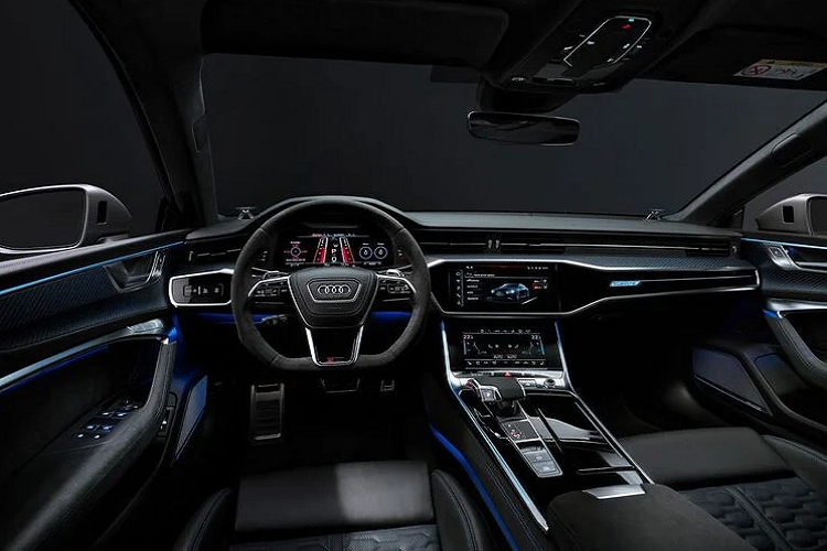 Việc giảm lớp cách nhiệt trong khoang động cơ, nội thất và phần phía sau của xe đã giúp cả hai xe giảm trọng lượng được 8 kg. Audi RS6 Sportback chỉ nặng 2.090 kg và RS7 Sportback là 2.065 kg. RS6 và RS7 Performance mới cũng có mâm xe nhôm 21 inch với thiết kế 10 chấu hình ngôi sao, lốp 275/35 R21.