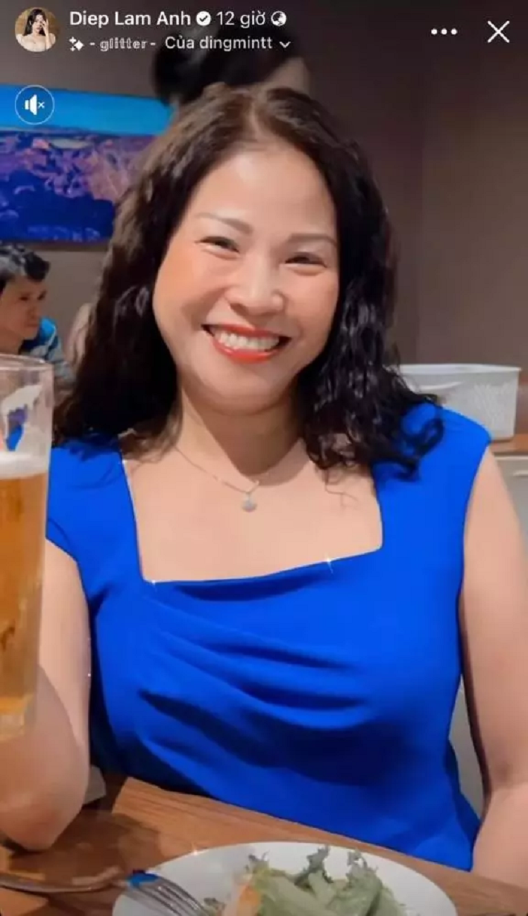 Sau khi ly thân chồng thiếu gia, Diệp Lâm Anh dọn ra căn hộ chung cư cao cấp để sinh sống. Mẹ ruột của cô cũng hỗ trợ rất nhiều trong việc chăm sóc các cháu. Bà cũng là người kề vai sát cánh đồng hành cùng con gái trong mọi cột mốc quan trọng của sự nghiệp lẫn cuộc sống.