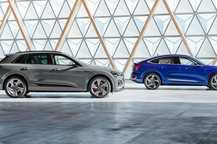 Trong khi Audi e-tron mới ra mắt Việt Nam thì ở nước ngoài, mẫu SUV hạng sang này đã được nâng cấp. Theo đó, xe được đổi tên thành Audi Q8 e-tron 2023 mới nhằm giúp người tiêu dùng phân biệt rõ hơn trong dàn sản phẩm ô tô điện của thương hiệu Audi.