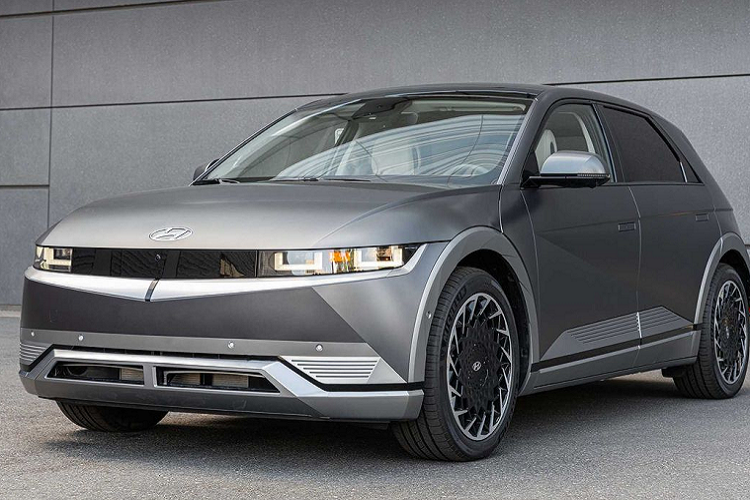 Ngay tại một thị trường Đông Nam Á, cụ thể là Indonesia, doanh số Hyundai Ioniq 5 cũng đã cho thấy sức hút mạnh mẽ của mình. Cụ thể, chiếc SUV điện cỡ nhỏ đã nhận được hơn 1.587 đơn đặt hàng kể từ khi chính thức ra mắt cách đây chưa đầy một tháng (22-4-2022). Con số này cao hơn gấp 2,5 lần tổng doanh số xe điện nước này bán ra, 693 xe điện được đăng ký trong cả năm 2021.