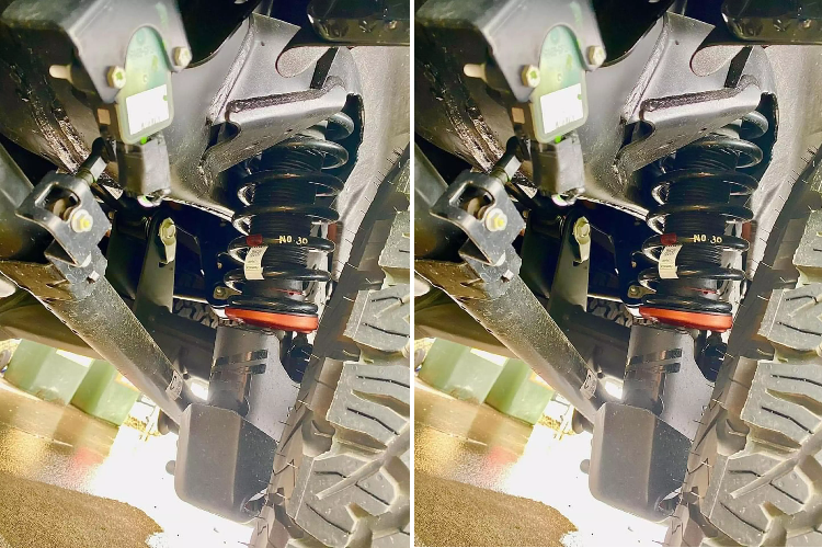 Ranger Raptor 2022 sẽ mang khung gầm được thiết kế tối ưu cho khả năng vận hành đi off-road với hệ thống treo của FOX 2.5 inch Live Valve.