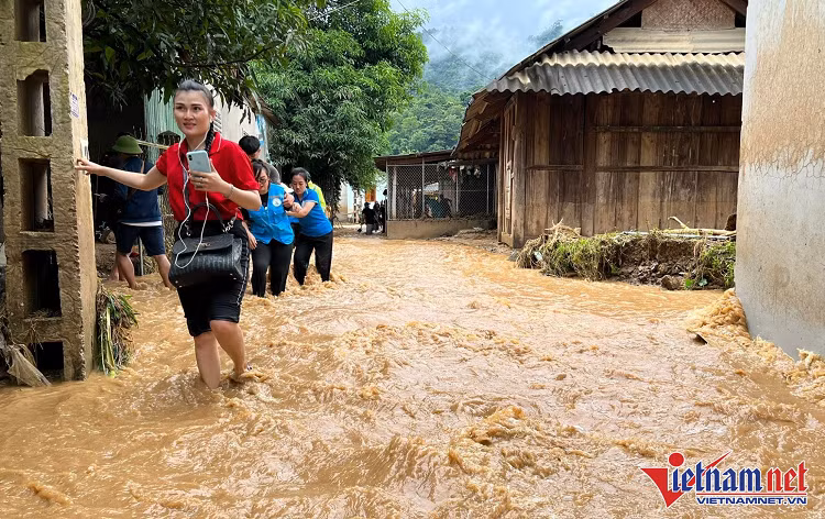 Truong ban lan xa giua dong thac lu cuu 10 nguoi mac ket-Hinh-3