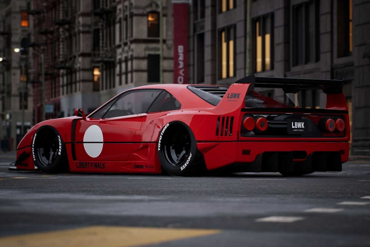 Xe cũng được loại bỏ hệ thống đèn pop-up, thay thế bằng đèn cố định. Cánh gió vốn đã lớn của F40 đã được thay thế thành thiết kế cánh gió tương tự F40 LM. Bộ khuếch tán của Liberty Walk hai bên ống xả hình bầu dục nguyên bản.