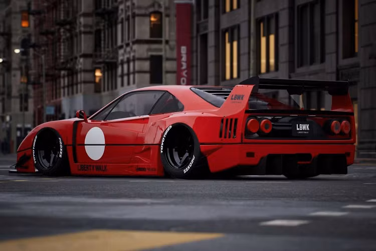 Xe cũng được loại bỏ hệ thống đèn pop-up, thay thế bằng đèn cố định. Cánh gió vốn đã lớn của F40 đã được thay thế thành thiết kế cánh gió tương tự F40 LM. Bộ khuếch tán của Liberty Walk hai bên ống xả hình bầu dục nguyên bản.