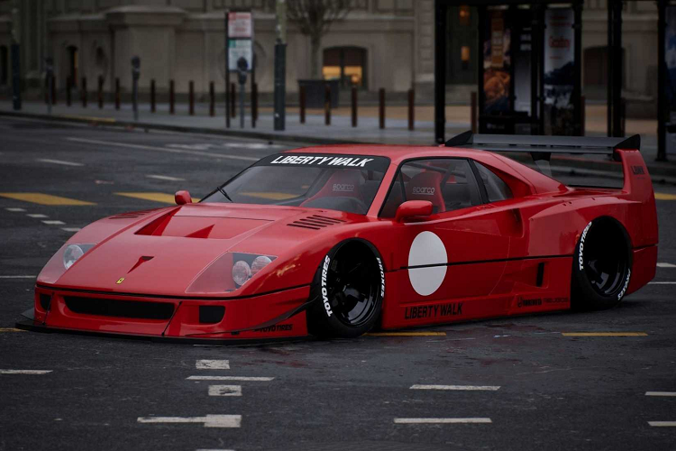 Hãng độ Liberty Walk đang trong quá trình chế tác một chiếc Ferrari F40 độ thân rộng cực kỳ táo bạo và sẽ ra mắt vào ngày 13 tháng 1 tại triển lãm Tokyo Auto Salon. Nhằm cho những người hâm mộ “thỏa lòng mong đợi”, hãng độ đã cho ra mắt một số hình ảnh thiết kế ý tưởng của mẫu xe này.
