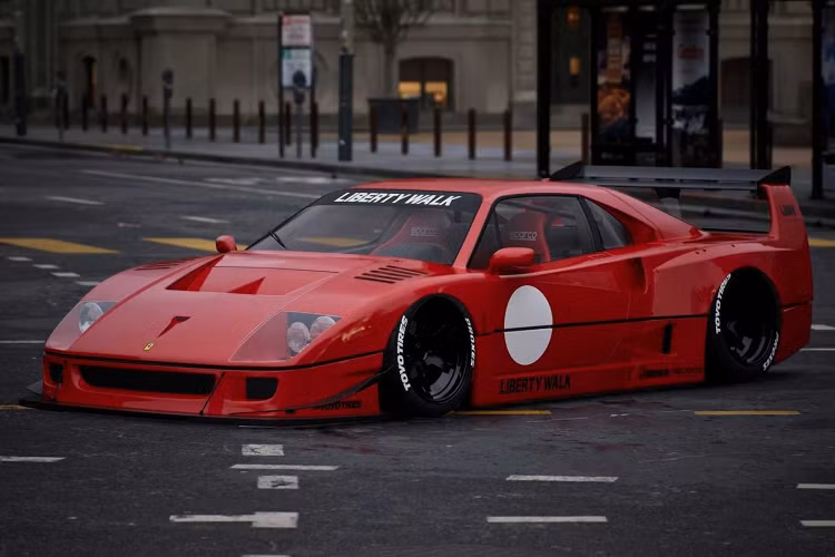 Hãng độ Liberty Walk đang trong quá trình chế tác một chiếc Ferrari F40 độ thân rộng cực kỳ táo bạo và sẽ ra mắt vào ngày 13 tháng 1 tại triển lãm Tokyo Auto Salon. Nhằm cho những người hâm mộ “thỏa lòng mong đợi”, hãng độ đã cho ra mắt một số hình ảnh thiết kế ý tưởng của mẫu xe này.