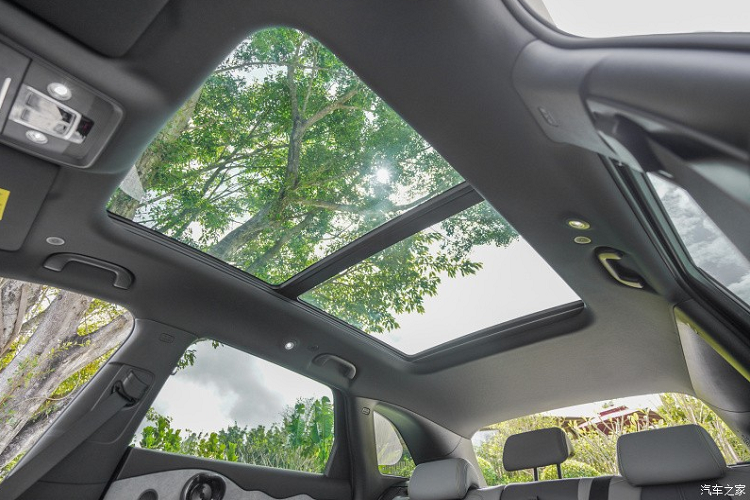 Khi mua BYD Frigate 07 2023 tại Trung Quốc, khách hàng có thể chọn 1 trong 2 hệ truyền động plug-in hybrid mang tên DM-i và DM-p. Cả hai đều bao gồm động cơ xăng tăng áp 1.5L, tạo ra công suất tối đa 139 mã lực và mô-men xoắn cực đại 231 Nm.