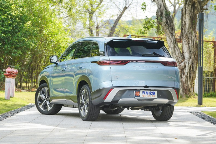 Trang bị đáng chú ý còn lại của BYD Frigate 07 2023 là hệ thống treo MacPherson phía trước và đa liên kết đằng sau.