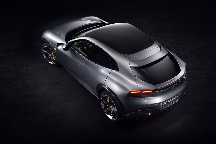 Theo hãng siêu xe Ferrari, mẫu SUV Purosangue 2022 sẽ không được trang bị màn hình cảm ứng trung tâm lớn, thay vào đó, cả người lái và hành khách đều có màn hình hiển thị lớn của riêng họ.