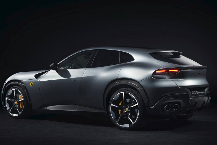 Như vậy, siêu SUV Ferrari Purosangue 2023 có giá cao hơn phần còn lại tới 4 tỷ đồng, một sự chênh lệch quá lớn về mặt giá trị. Bên cạnh yếu tố thương hiệu, bản thân sức mạnh của Ferrari Purosangue cũng vượt trội khi mẫu xe này vận hành bằng khối động cơ V12 có dung tích 6.5L, hơn hẳn so với các cỗ máy V8 4.0L của Lamborghini Urus hay Aston Martin DBX.