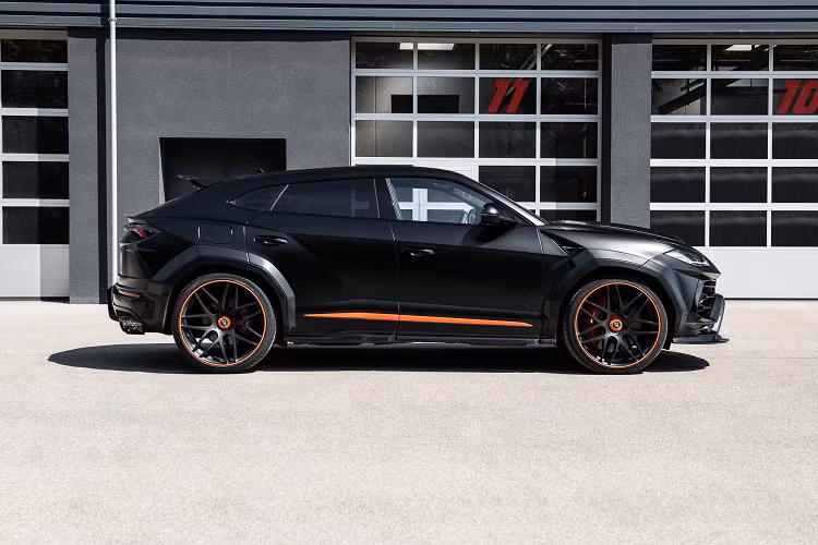 Lamborghini Urus độ G-Power đã được nâng cấp khối động cơ V8 tăng áp kép 4.0 lít của siêu SUV và điều chỉnh phần mềm ECU. Về nguyên bản, khối động cơ có thể sản sinh công suất 650 mã lực và mô-men xoắn 850 Nm, nhưng các tinh chỉnh của G-Power đã nâng con số này lên mức công suất 740 mã lực và mô-men xoắn 950 Nm.