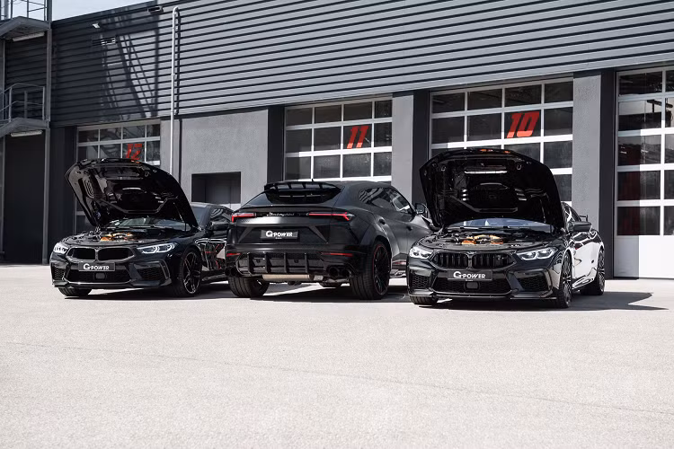 Mẫu xe cũng có một cánh lướt gió mở rộng trên nóc xe và một bộ khuếch tán sợi carbon rõ ràng hơn.