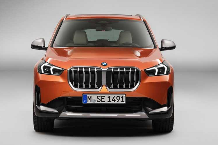 Cuối cùng, giá xe BMW X1 2023 tại Mỹ được công bố ở mức 39.595 USD, tương đương khoảng 920 triệu đồng. Tuy nhiên phải đến cuối năm nay xe mới chính thức có mặt trên thị trường.