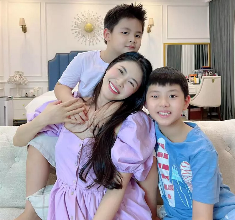 Ba xa Dang Khoi lam ro 'loi tai ai khi con xem phim nguoi lon'-Hinh-4