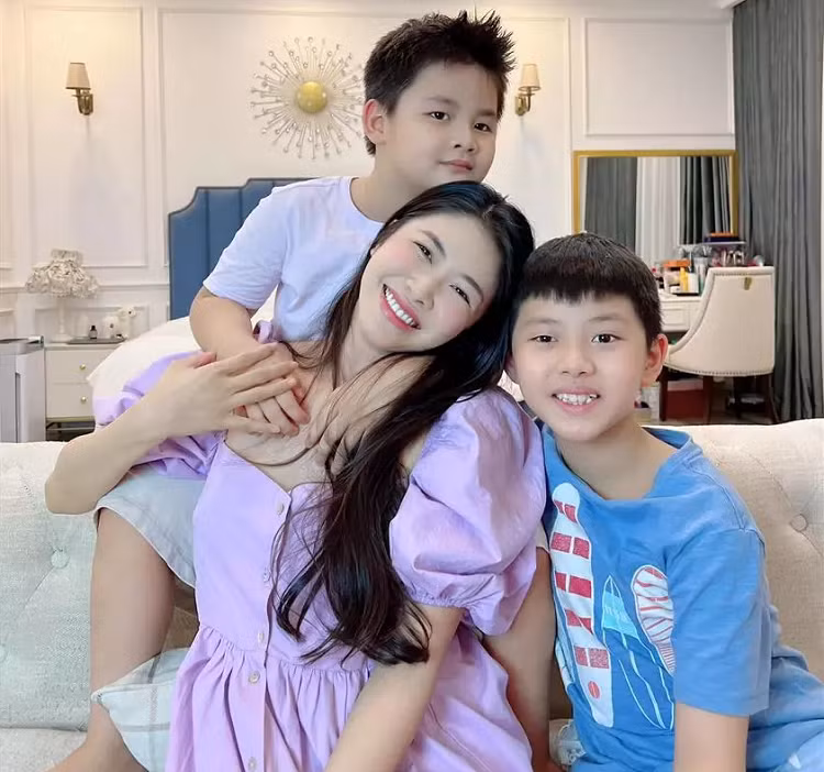 Ba xa Dang Khoi lam ro 'loi tai ai khi con xem phim nguoi lon'-Hinh-4