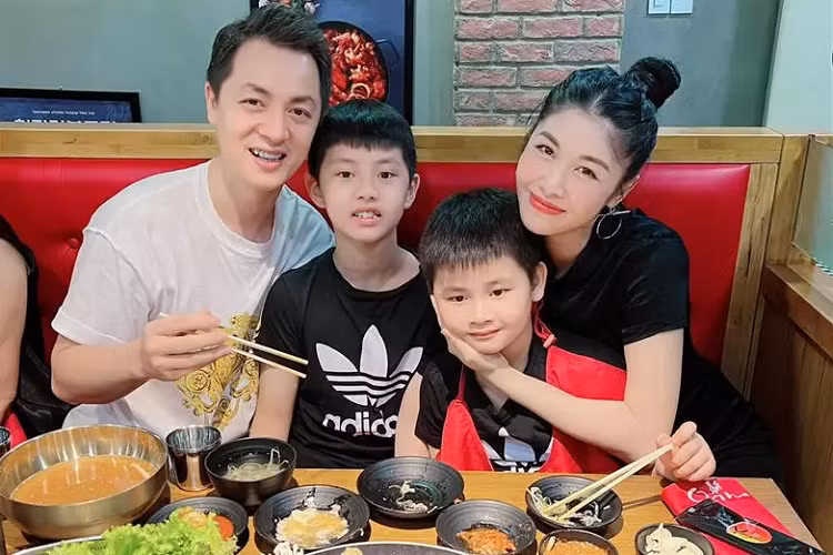 Ba xa Dang Khoi lam ro 'loi tai ai khi con xem phim nguoi lon'