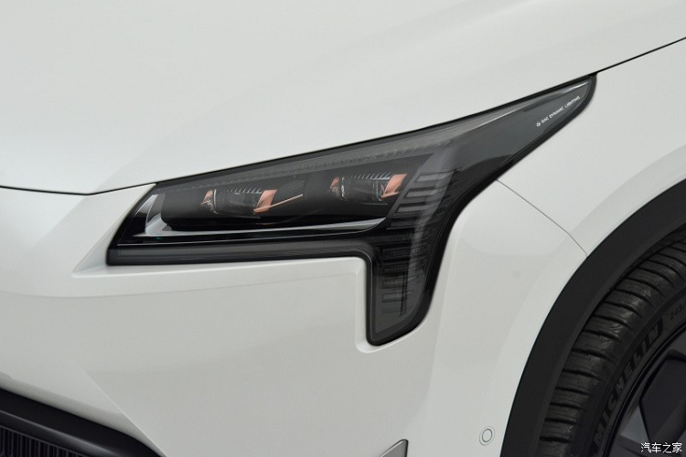 Giá xe GAC Aion LX Plus 2022 tại thị trường Trung Quốc dao động từ 286.600 - 459.600 Nhân dân tệ (khoảng 1 - 1,6 tỷ đồng). Giá bán này đã được áp dụng ưu đãi dành cho ôtô điện của chính phủ Trung Quốc.