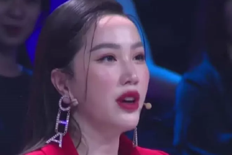 Bảo Thy cũng từng bị nhận xét tăng cân, gương mặt tròn trịa khi lên truyền hình.