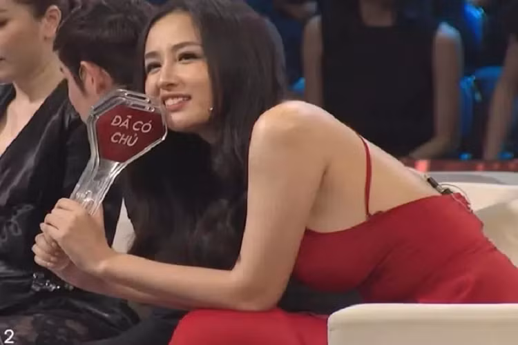 Mai Phuong Thuy, Doan Di Bang tren tivi khac xa anh ao