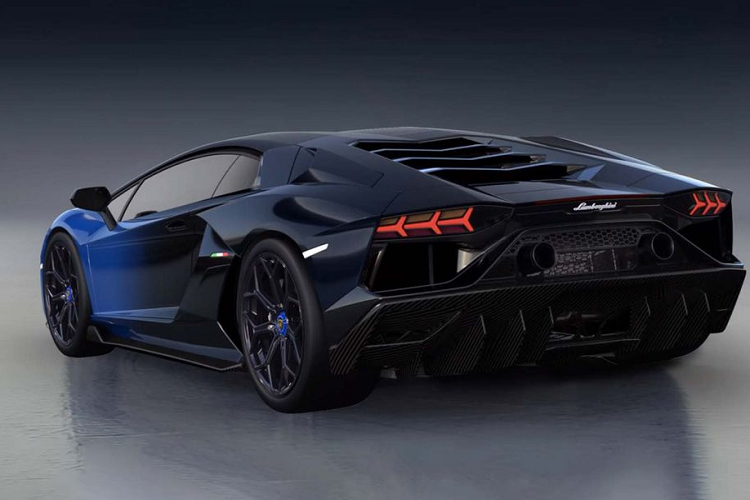 Màu sơn của chiếc siêu xe Lamborghini Aventador LP 780-4 Ultimae cuối cùng được pha trộn giữa màu xanh dương Blue Nethuns và màu đen Nero Noctis, với tông màu sáng hơn ở phía trước và chuyển sang đen tuyền ở phía sau.