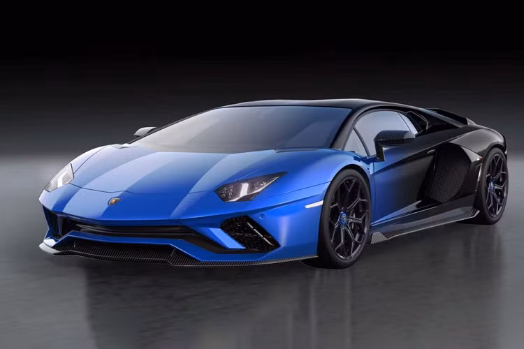 Theo kế hoạch, Lamborghini sẽ bắt đầu quá trình điện hóa toàn bộ dòng sản phẩm của mình trong năm 2023 và 2024, chấm dứt một thập kỷ đầy thành công của dòng xe thể thao Aventador. Hãng xe đến từ Ý sẽ tổ chức một buổi đấu giá cho chiếc Lamborghini Aventador LP 780-4 Ultimae Coupé cuối cùng, bên cạnh một NFT độc nhất được ra mắt dưới sự hợp tác của nhà sản xuất âm nhạc Steve Aoki, nghệ sĩ đương đại Krista Kim và đơn vị truyền thông.