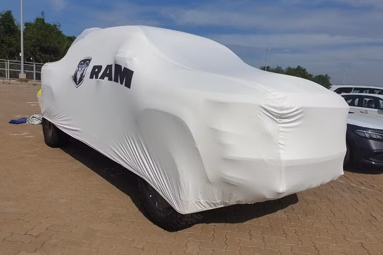 Ram 1500 TRX 2021 cap cang Viet Nam, ban tai manh hon ca sieu xe