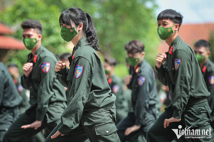 Ngam ‘bong hong thep’ danh vong mo to, mot tay quat nga toi pham-Hinh-2