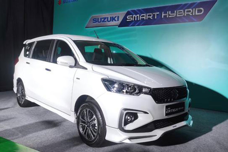 Riêng Suzuki Ertiga Sport Hybrid 2023 dự kiến sẽ có giá lên đến 690 triệu đồng. Nếu những mức giá này là chính xác thì mẫu MPV này sẽ tăng giá mạnh tại Việt Nam. Hiện giá xe Suzuki Ertiga đang được bán tại Việt Nam là 499,9 triệu đồng cho bản 5MT và 568,9 triệu đồng cho bản Sport.