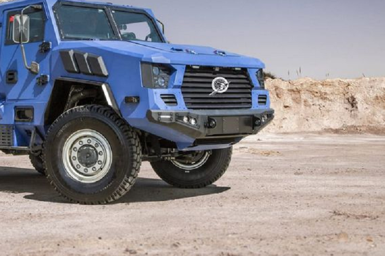 Khoang lái sức chứa 9 người, với các ghế ngồi đặc biệt, có thể nhanh chóng được tháo rời, cho phép Maatla biến hình thành xe cứu thương, xe chỉ huy hoặc có thể tùy chỉnh cho các yêu cầu nhiệm vụ khác, bao gồm cả nhiệm vụ gìn giữ hòa bình, biên giới tuần tra và hỗ trợ quân sự.