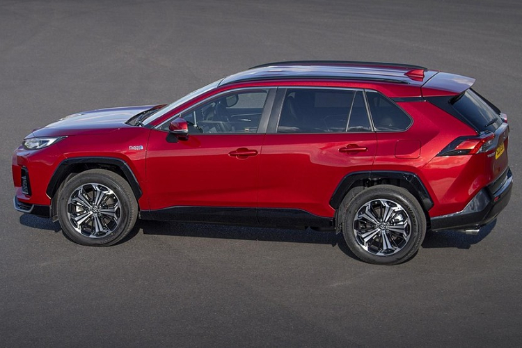 Cuối cùng là những trang bị an toàn chủ động như hệ thống ngăn va chạm sớm, hỗ trợ bám làn đường, kiểm soát hành trình bằng radar và cảnh báo phương tiện cắt ngang khi lùi. Tại thị trường Anh, giá xe Suzuki Across 2022 có mức khởi điểm từ 46.629 Bảng (khoảng 1,39 tỷ đồng).